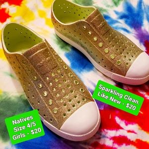 Natives Size 4/5 - very sharp!!